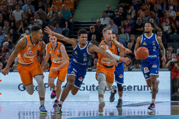 洲赛场首秀 洲赛场首秀